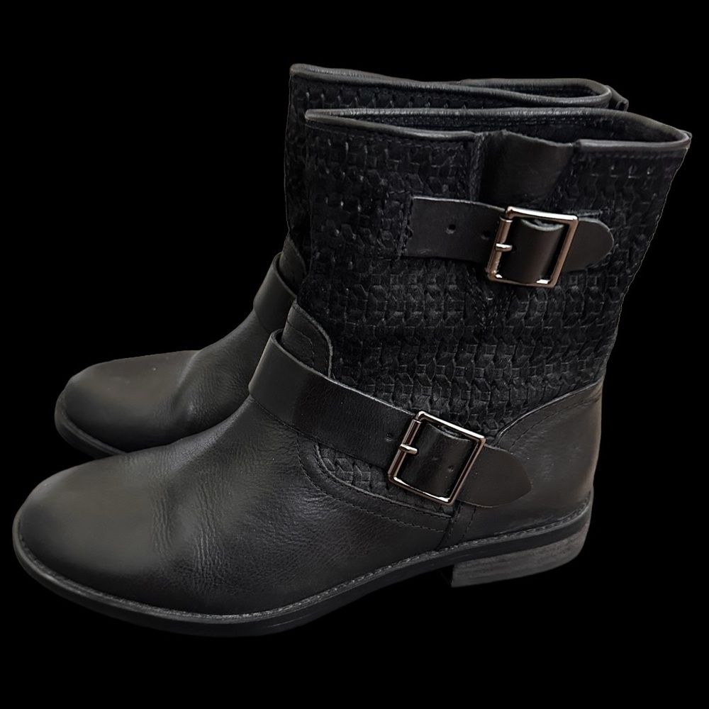 Vince Camuto ankle boots 👢
